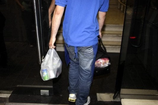 Πάτρα: Έβγαλαν μαχαίρι σε ντελιβερά και βούτηξαν τα φαγητά που μετέφερε – Στα ύψη η εγκληματικότητα!